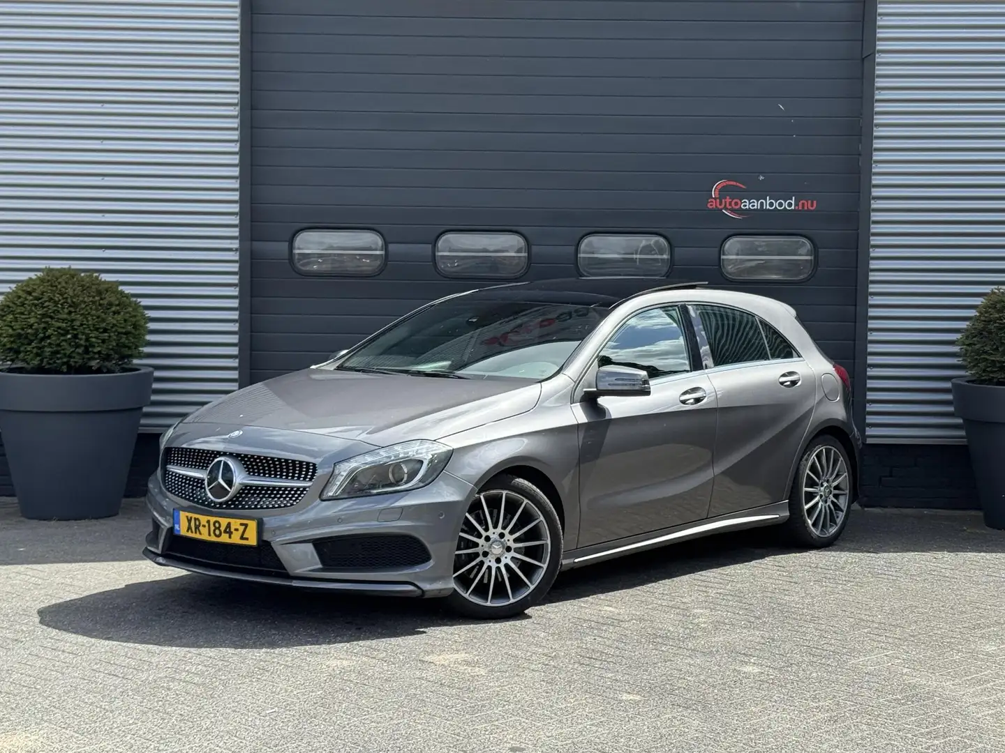 Mercedes-Benz A 250 AMG Pakket | Panoramadak | Navigatie | 18 Inch Lic Gri - 1