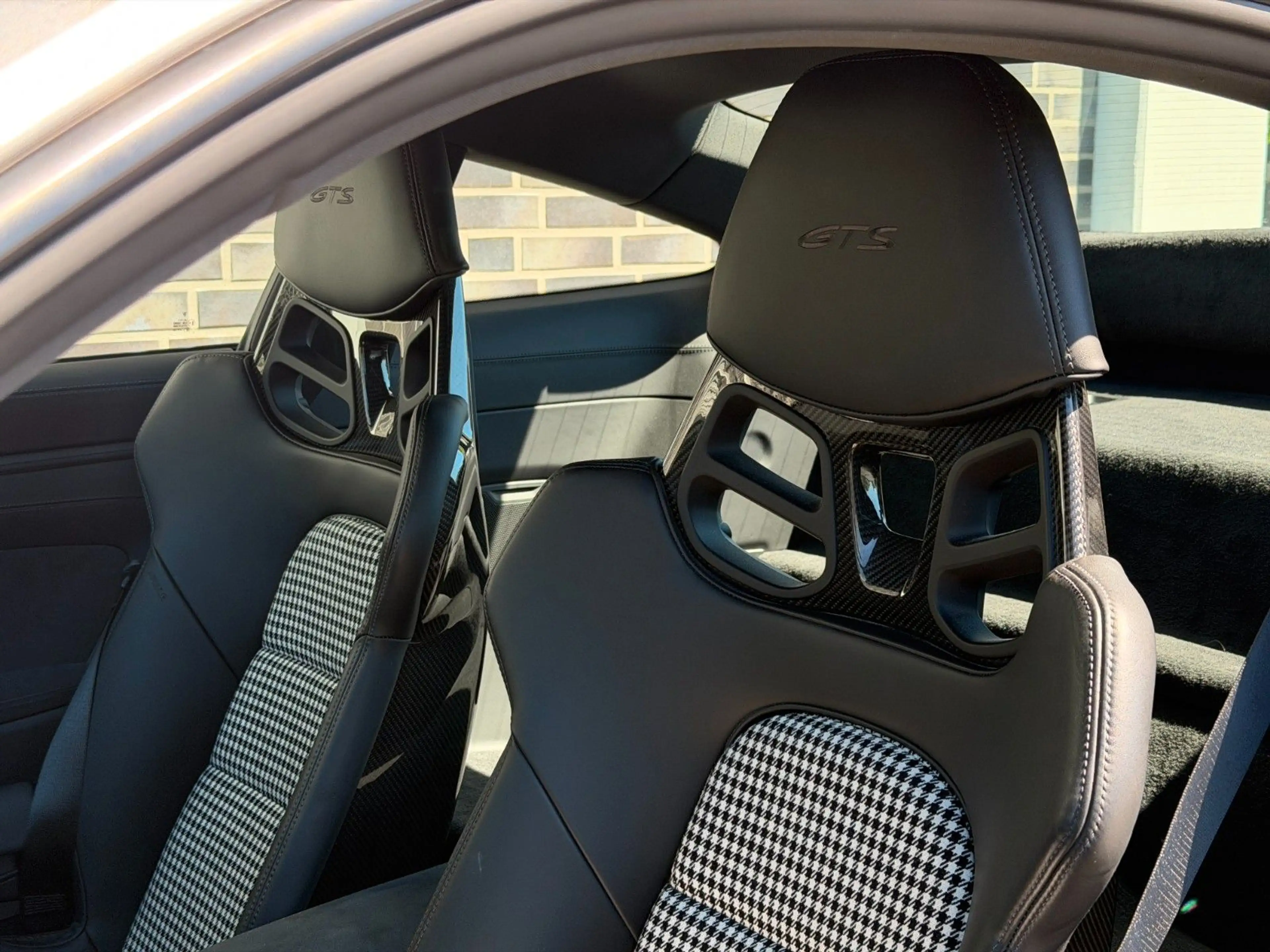 Porsche 992 Carrera 4 GTS Schale - Pepita - Service NEU — photo 12