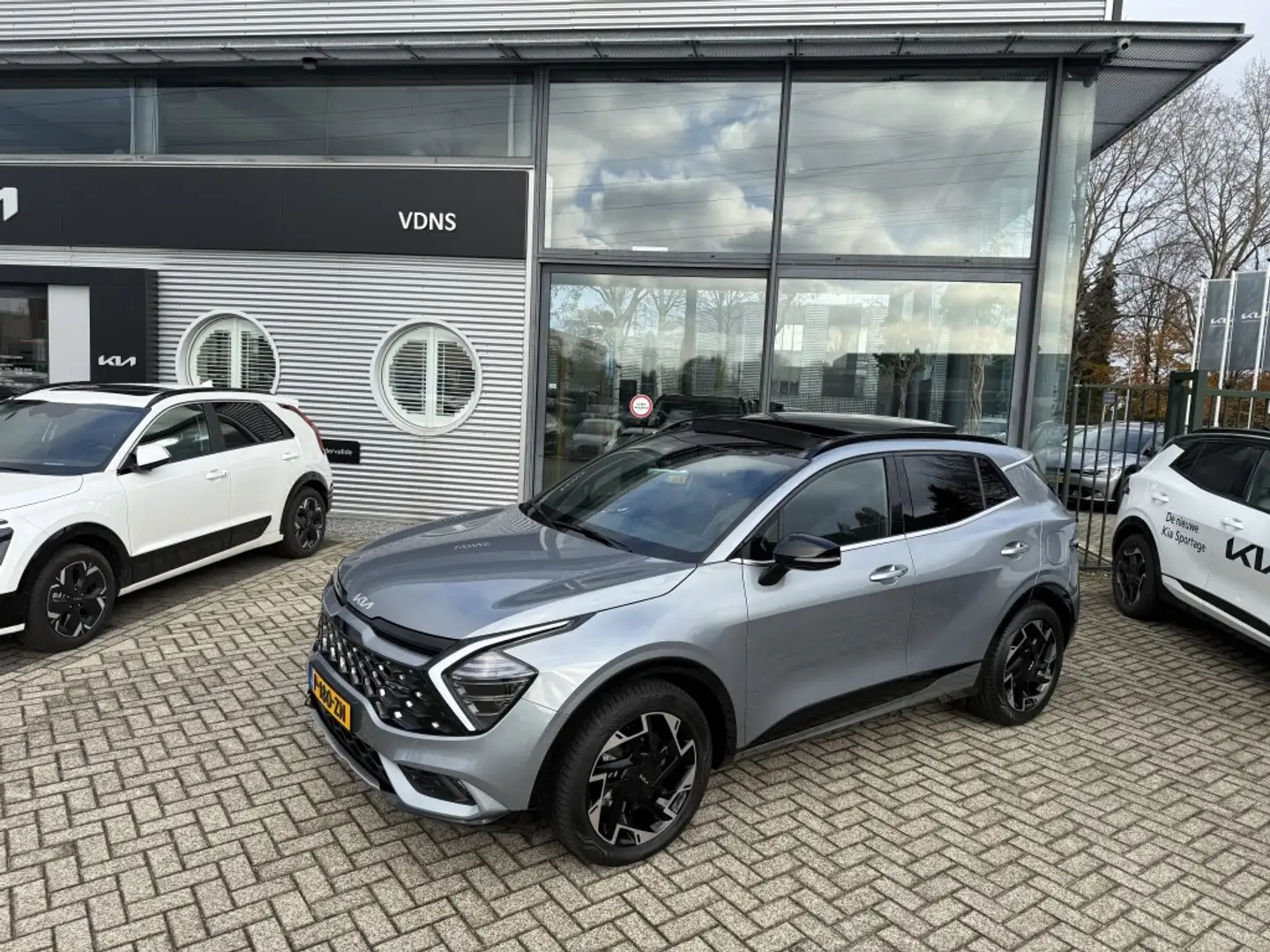 Kia Sportage 1.6 T-GDI PHEV GT Line!! 1ste eigenaar Grijs - 2