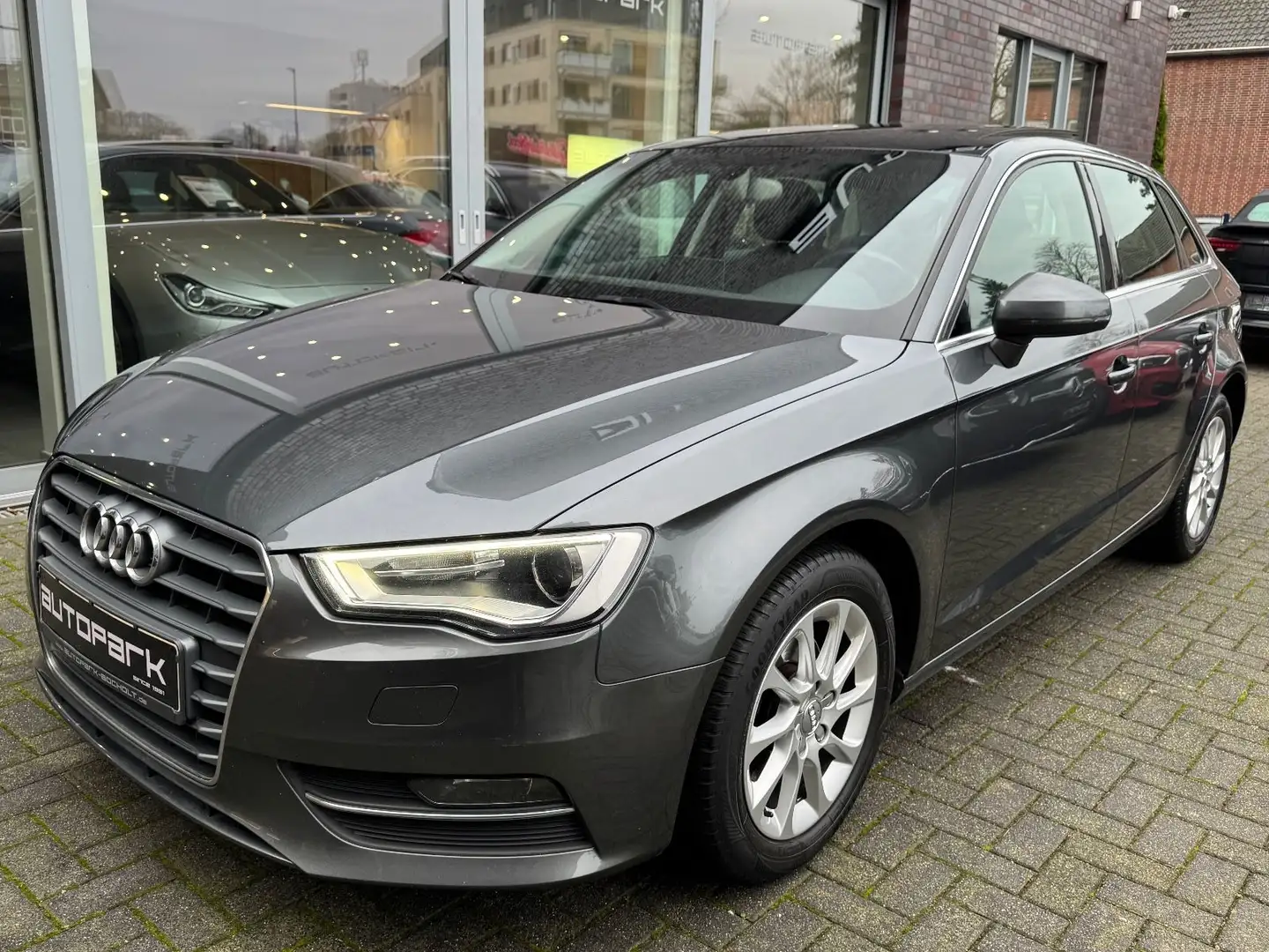 Audi A3 2.0 TDI Sportback attrac Pano*Daytona*Xenon+ Grau - 1