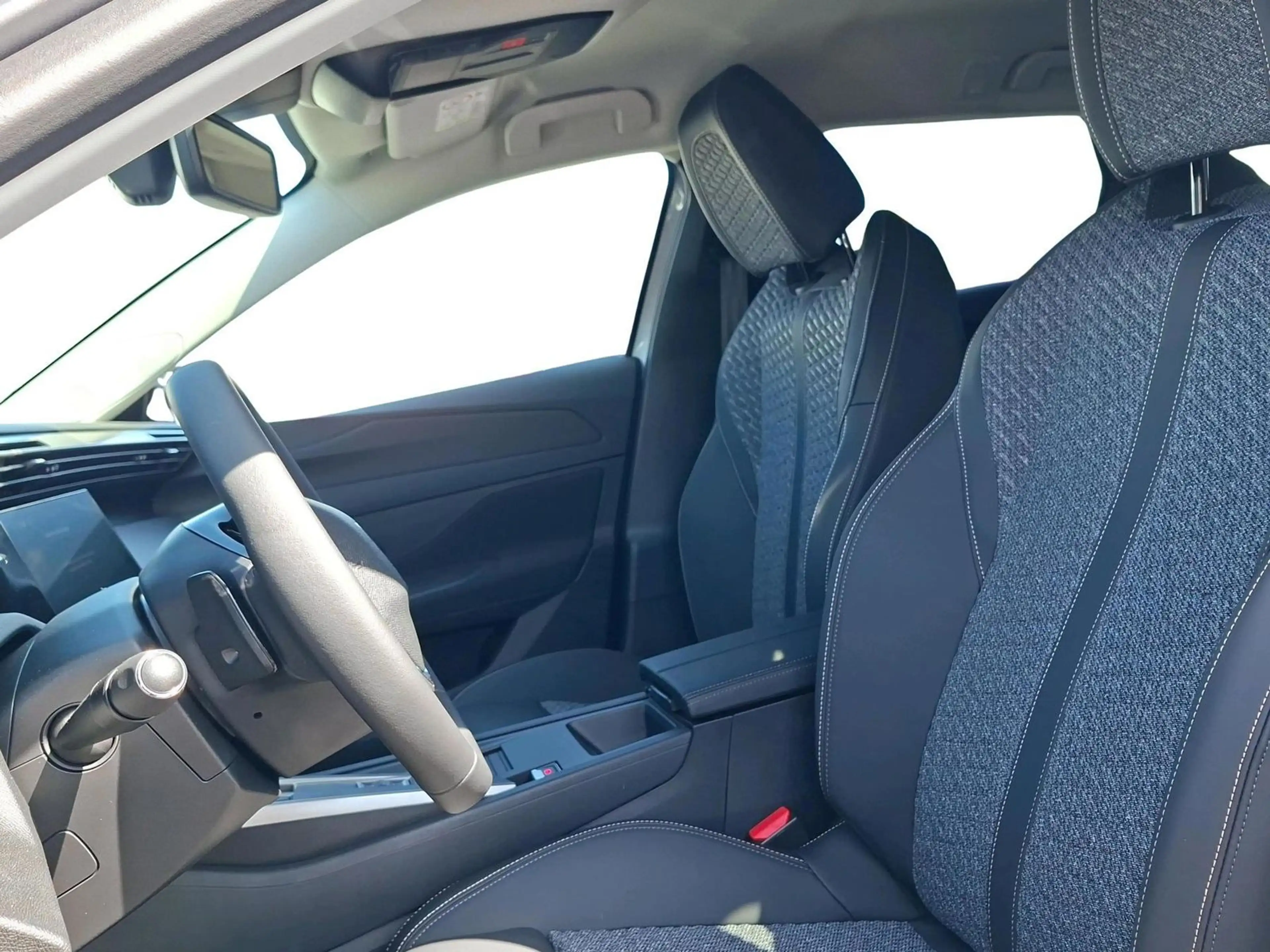 Peugeot 308 SW Business Diesel 130 EAT8 — photo 7