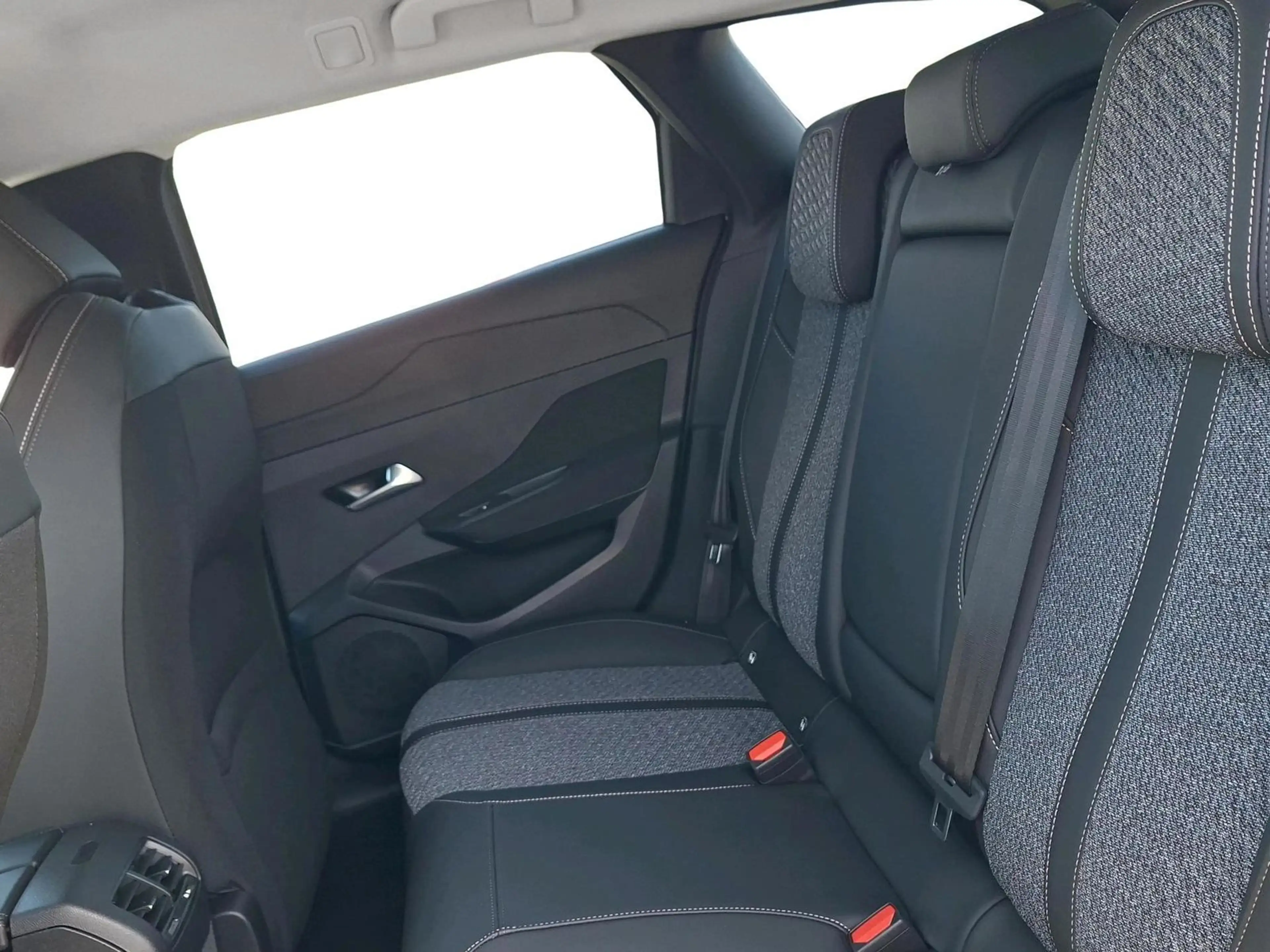 Peugeot 308 SW Business Diesel 130 EAT8 — photo 8