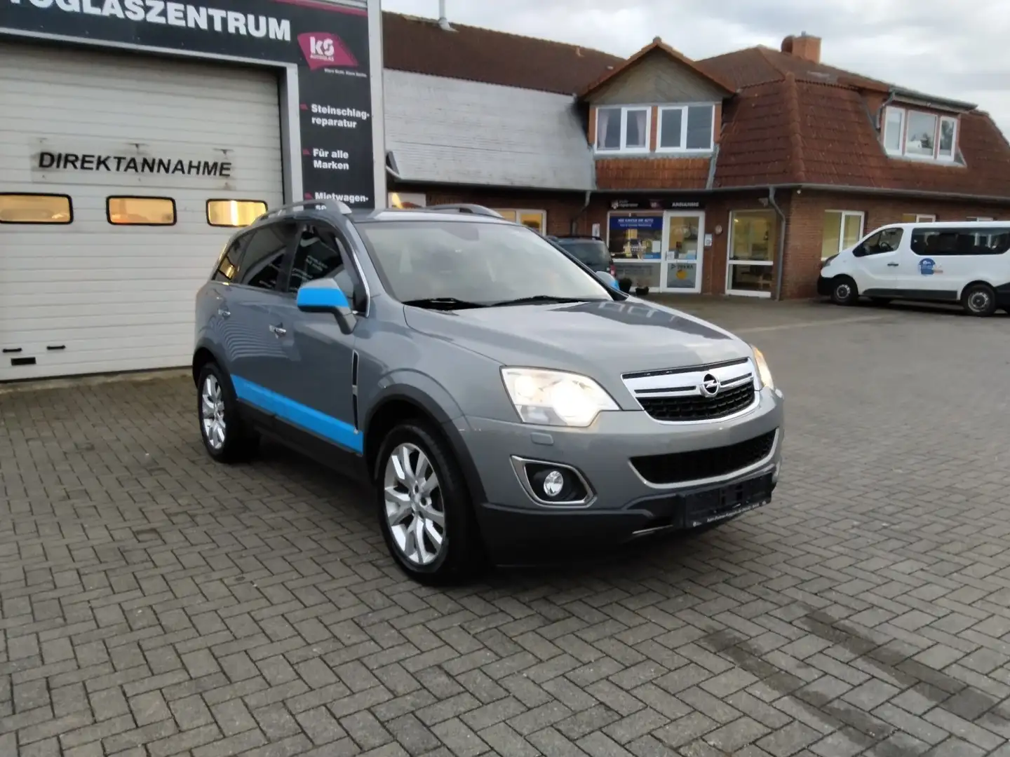 Opel Antara Cosmo 4x4/AHK/LEDER/Xenon/SHZG/NAVI/BT Grau - 2