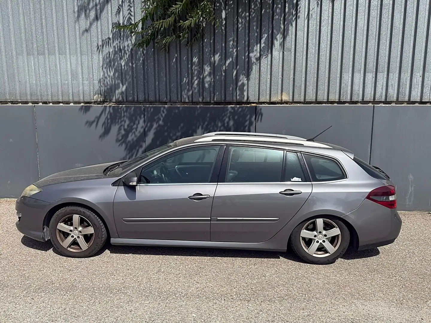 Renault Laguna Grandtour Business 1,5 dCi 110 DPF | PICKERL B... Grau - 2