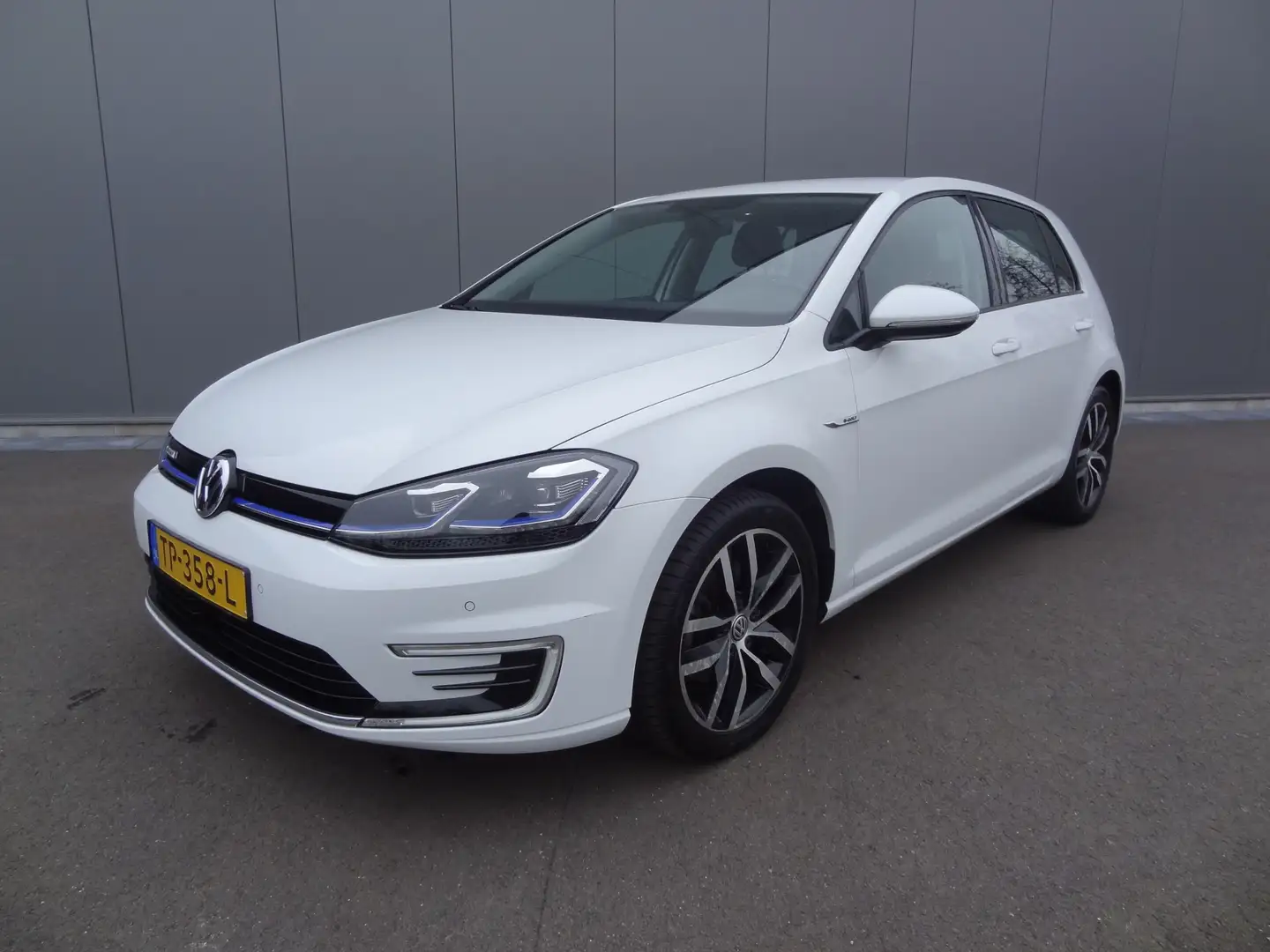 Volkswagen e-Golf | WARMTEPOMP | NAVI | | CRUISE | NL AUTO Weiß - 2