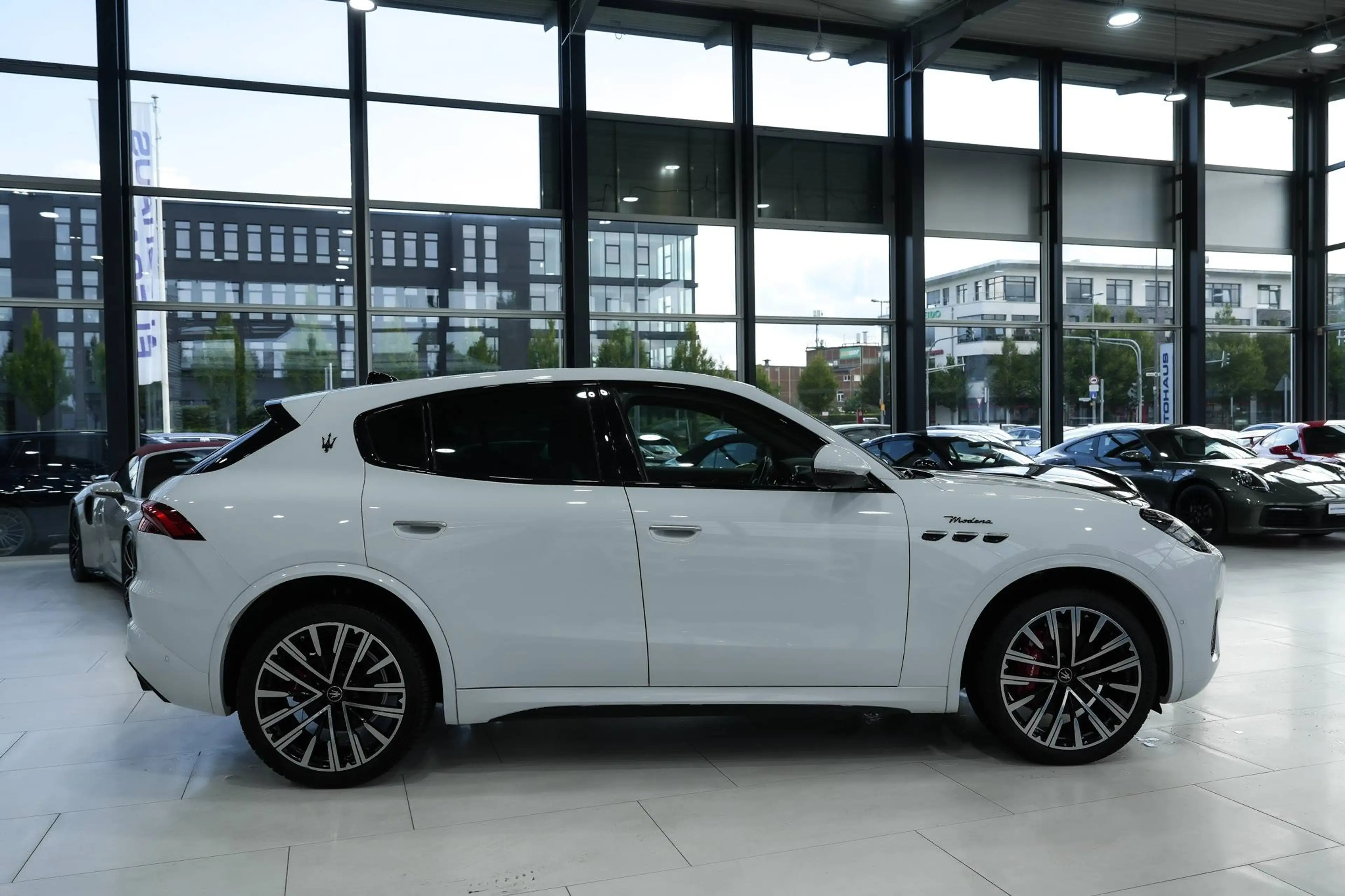 Maserati Grecale Modena*SPORTSITZE*SON/FAB*HEAD-UP*PANO* — photo 6