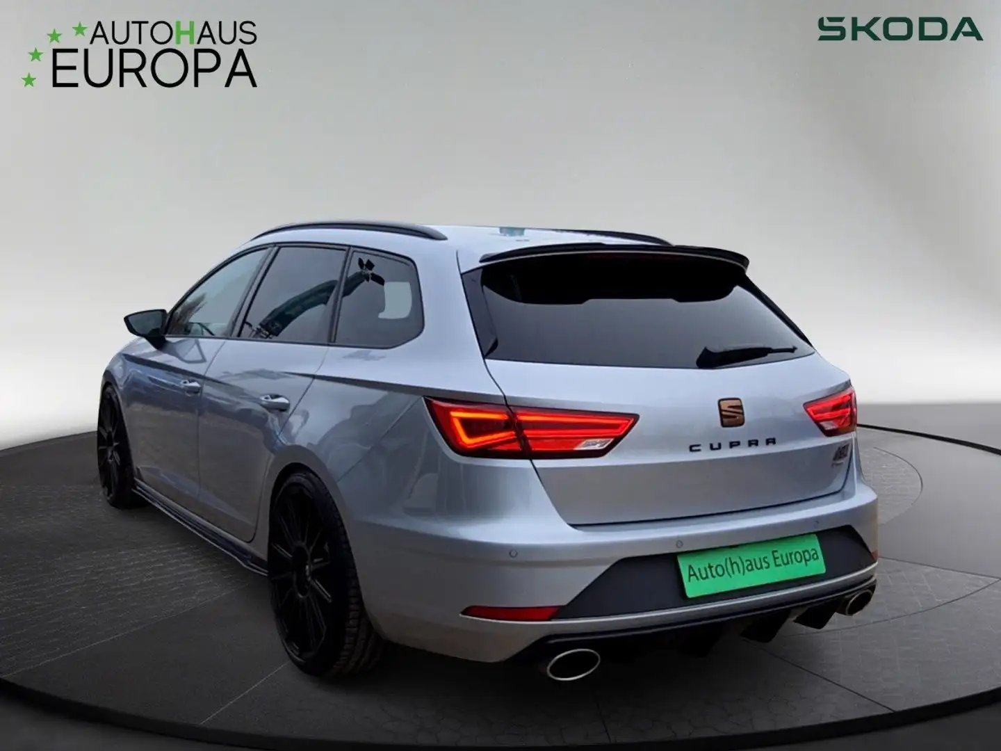 SEAT Leon 2.0 TSI DSG ST 4Drive 300 ACC Alcant. Kam Navi Vir Silber - 2