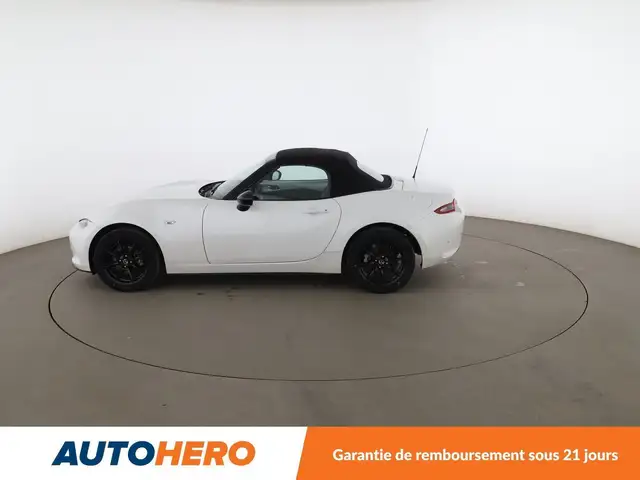 Mazda MX-5 view 3