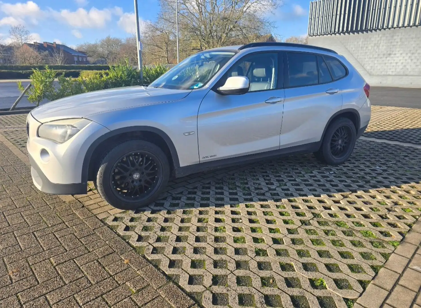 BMW X1 X1 2.0i sDrive18 Gris - 1
