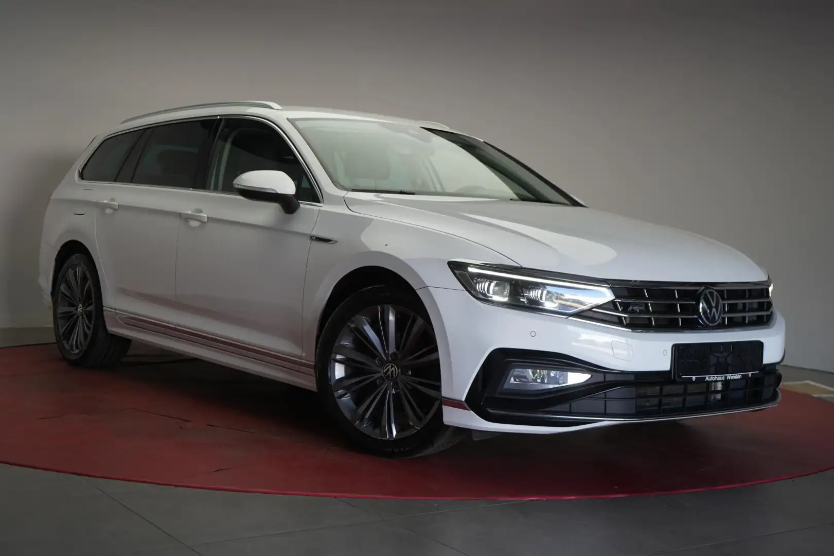 Volkswagen Passat 2.0 TDI DSG 4Motion R line Navi/ACC/Kamer White - 1