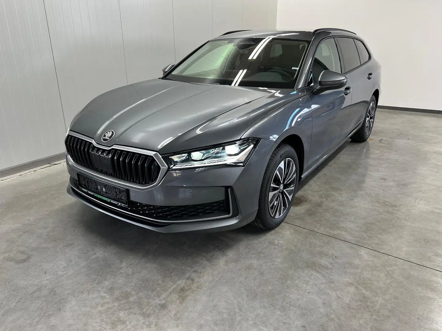 Skoda Superb Combi Selection DSG 4x4/AHK/Navi/Kamera/Matrix/Lic Grau - 2