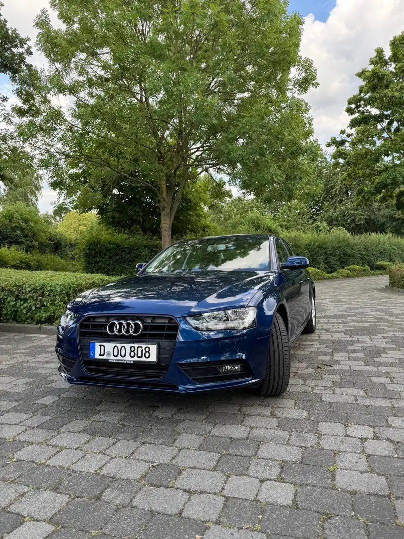 Audi A4 1.8 TFSI Attraction Blau - 1