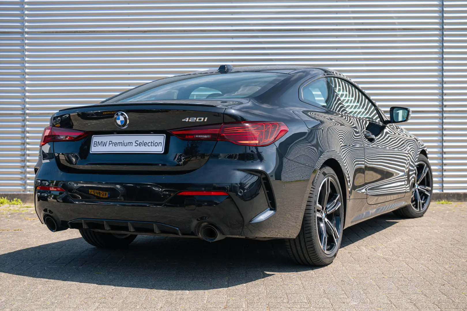 BMW 420 4 Serie Coupé 420i High Executive M Sport Automaat Noir - 2