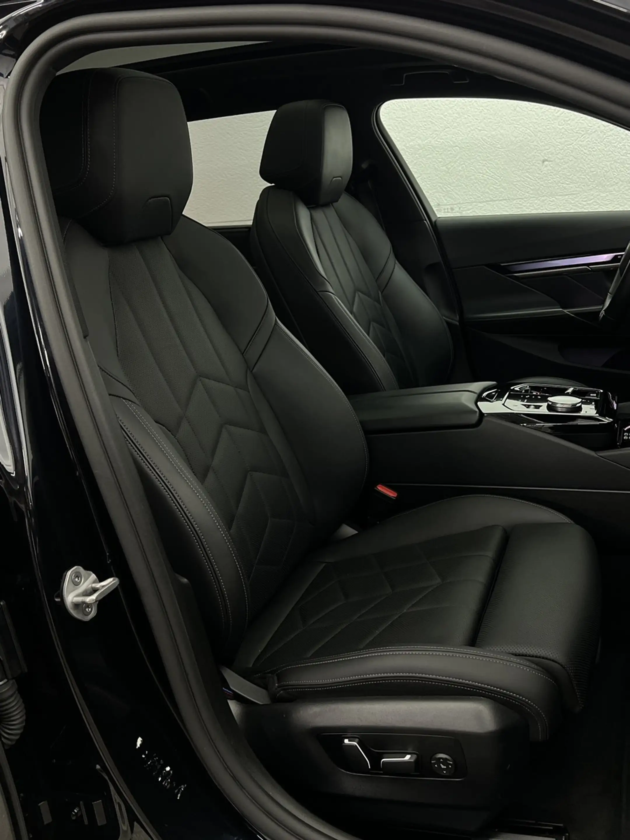 BMW 540 d Touring xDrive M SPORT PRO PANO+CARBON+360 — photo 8