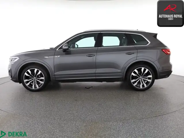 Volkswagen Touareg view 2
