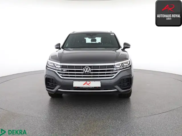 Volkswagen Touareg view 8