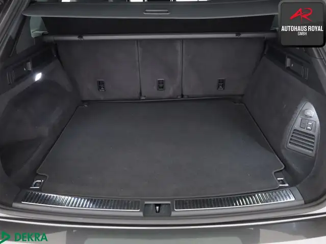 Volkswagen Touareg view 9