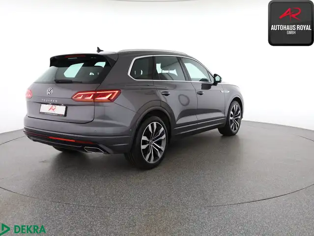 Volkswagen Touareg view 5