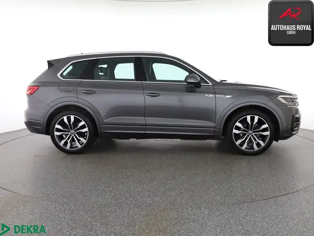 Volkswagen Touareg view 6