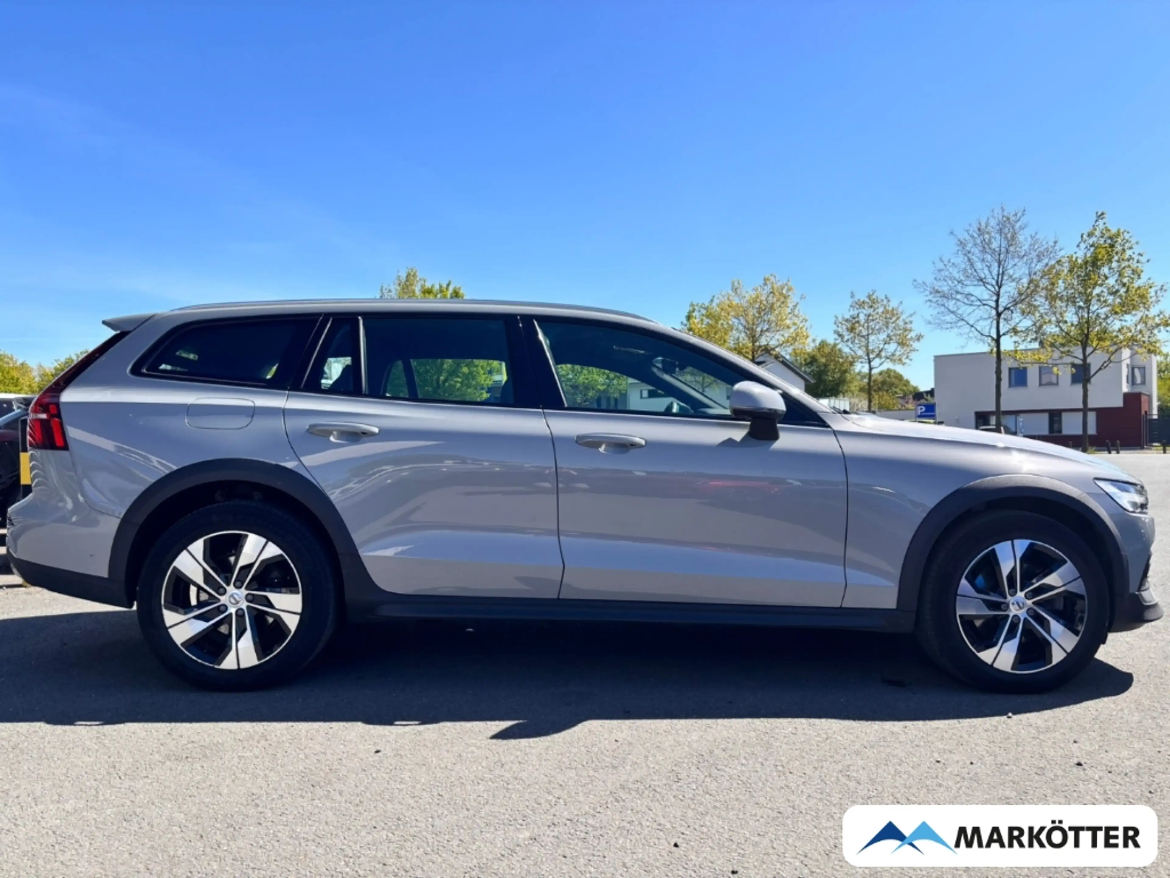 Volvo V60 Cross Country B4 AWD Plus  AHK/CAM/DAB/FSH/LED/SHZ/Temp — photo 3