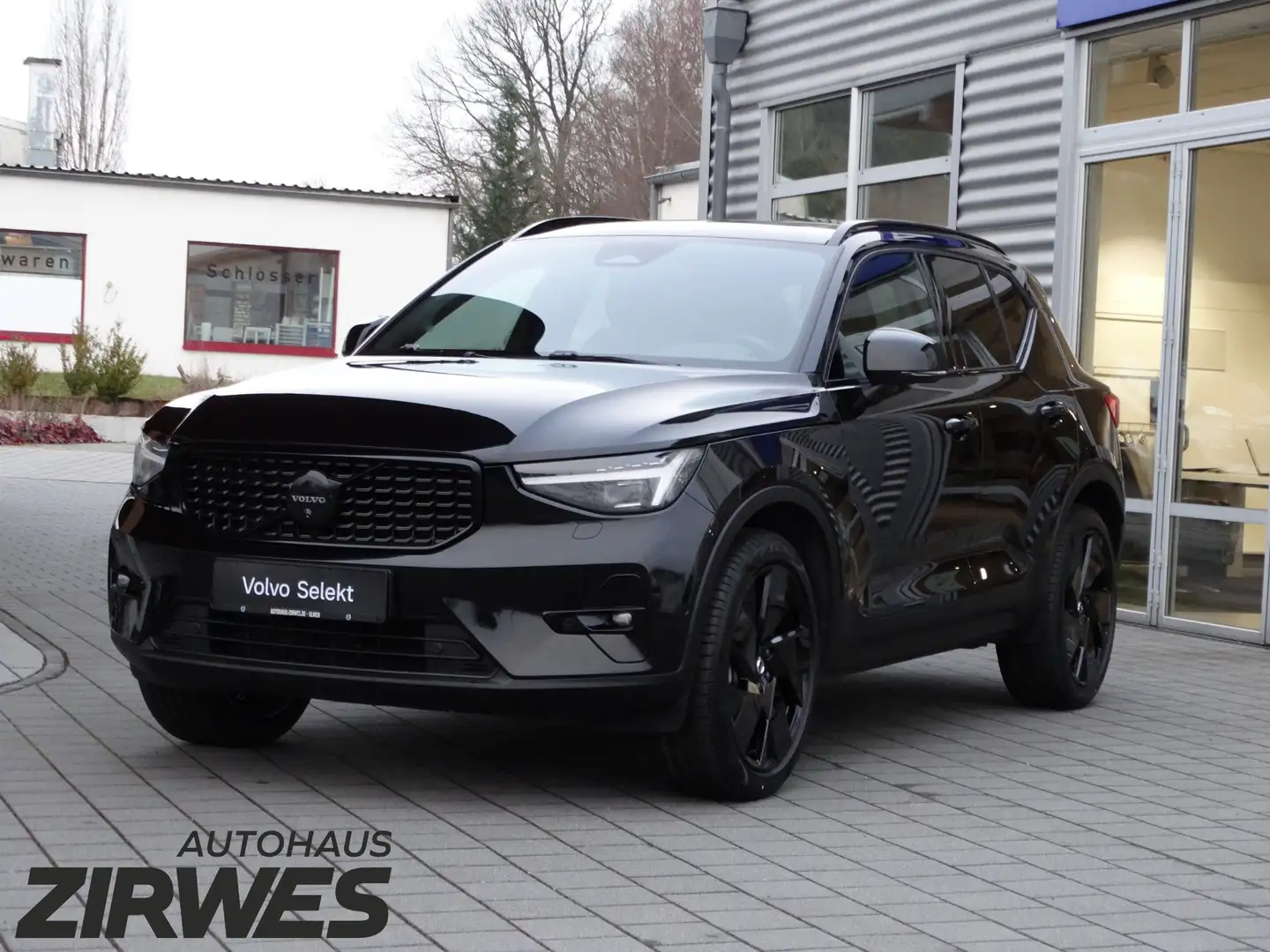 Volvo XC40 B3 Plus Black Edition 2WD Schwarz - 1