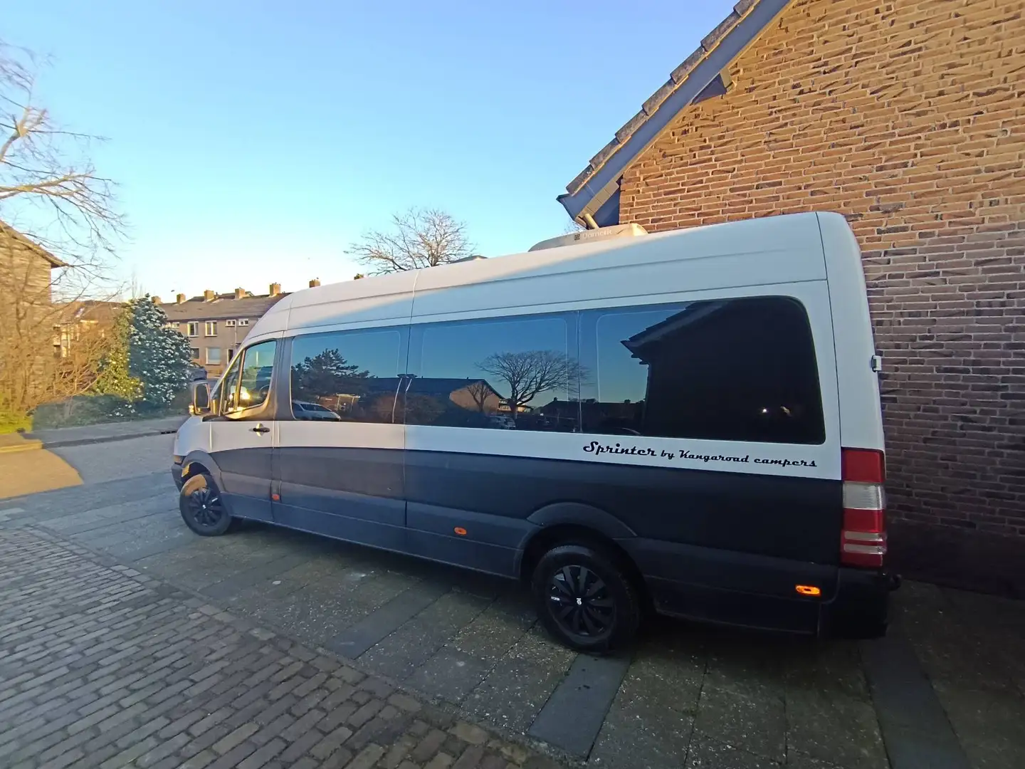Caravans-Wohnm Mercedes-Benz Stoere en comfortabele 4 persoons Buscamper met lengtebed Weiß - 1