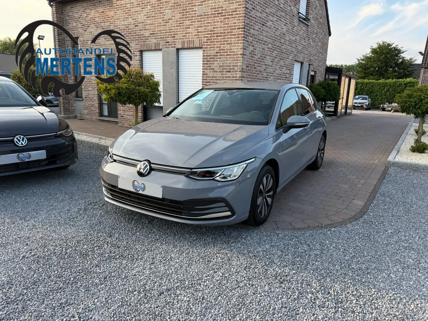 Volkswagen Golf VIII 1.5 TSI 131PK MOVE ACC NAV PDC V+A VERW/ZET Szary - 1