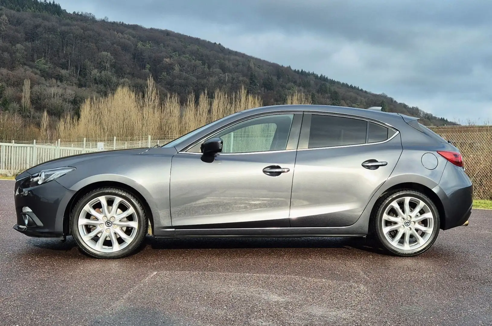 Mazda 3 Lim. Sports-Line, Automatik, Leder, Bose. Grau - 2