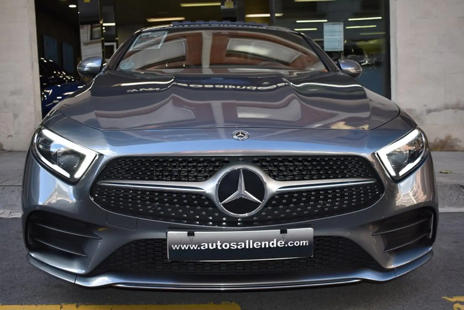 Mercedes-Benz CLS 450 EQ Boost 4Matic Aut. Grau - 2