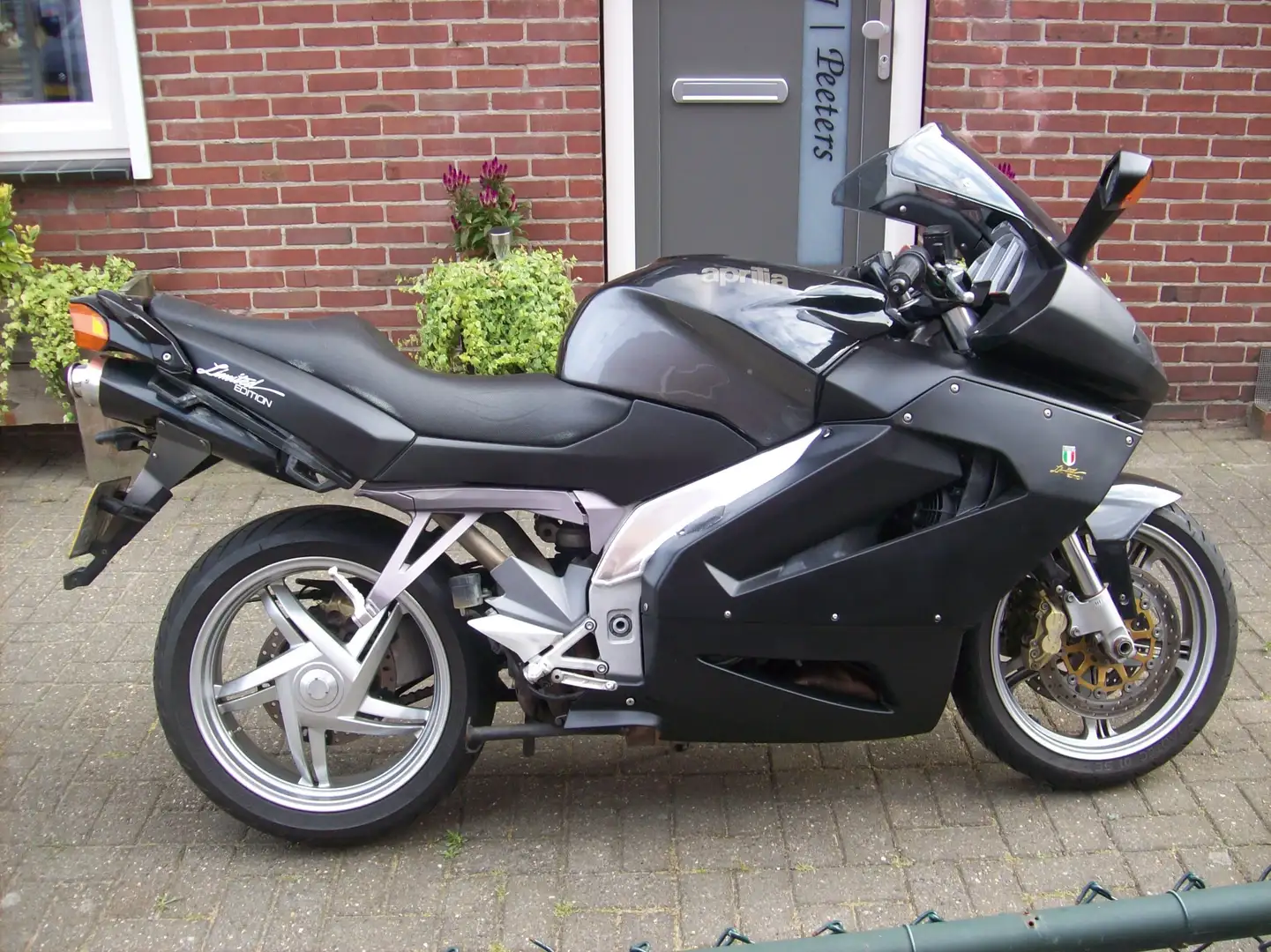 Aprilia RST 1000 Noir - 1