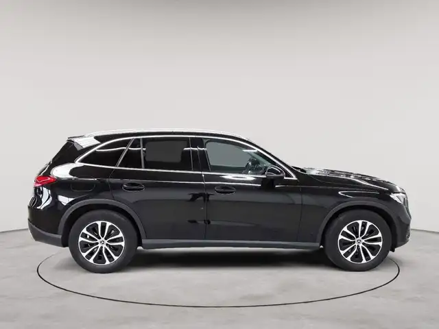 Mercedes-Benz GLC view 3