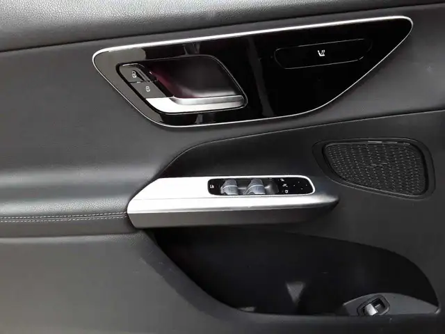 Mercedes-Benz GLC view 16
