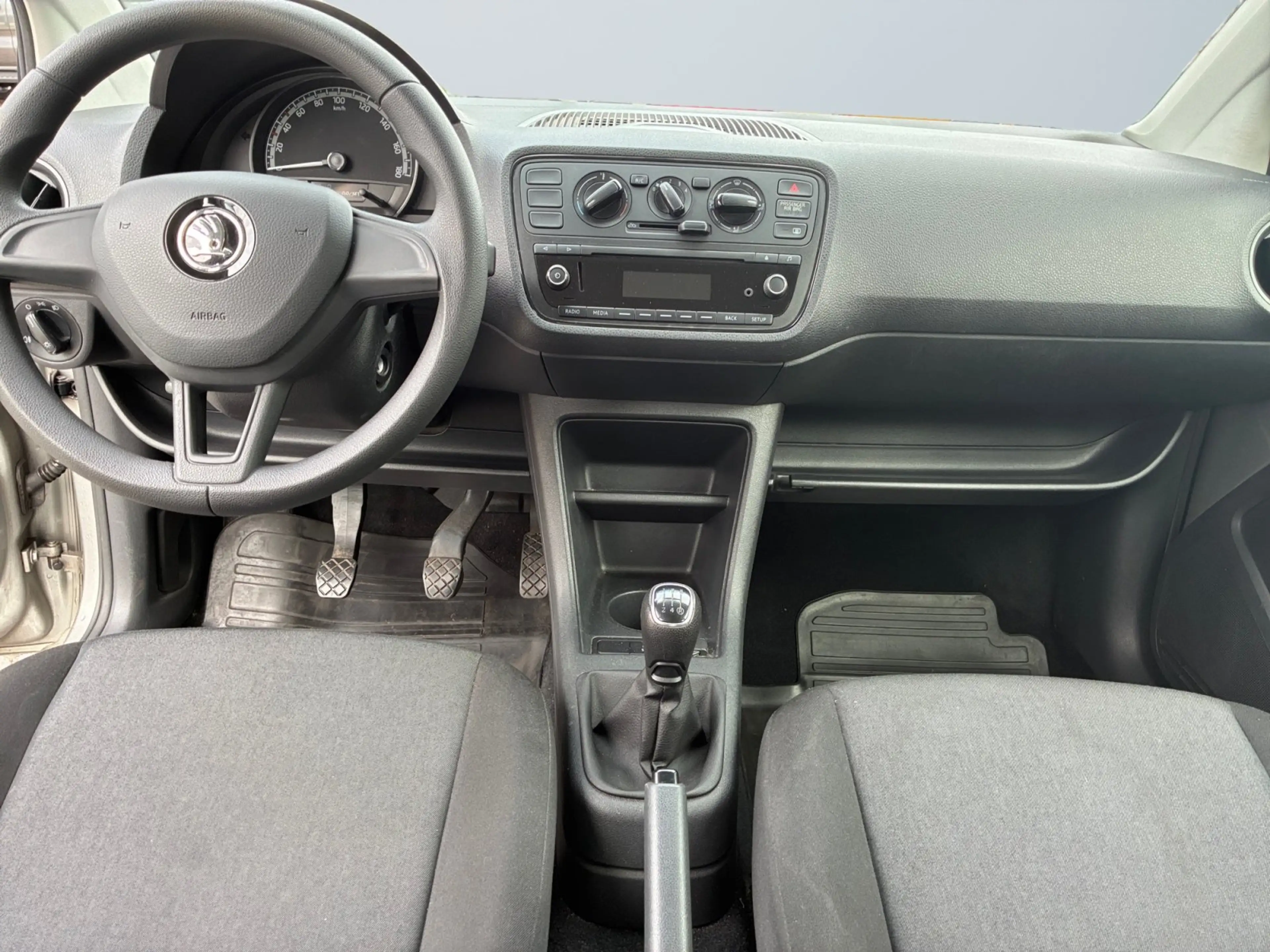 Skoda Citigo Cool Edition 1.0 DAB-Radio CD-Player Aux — photo 8