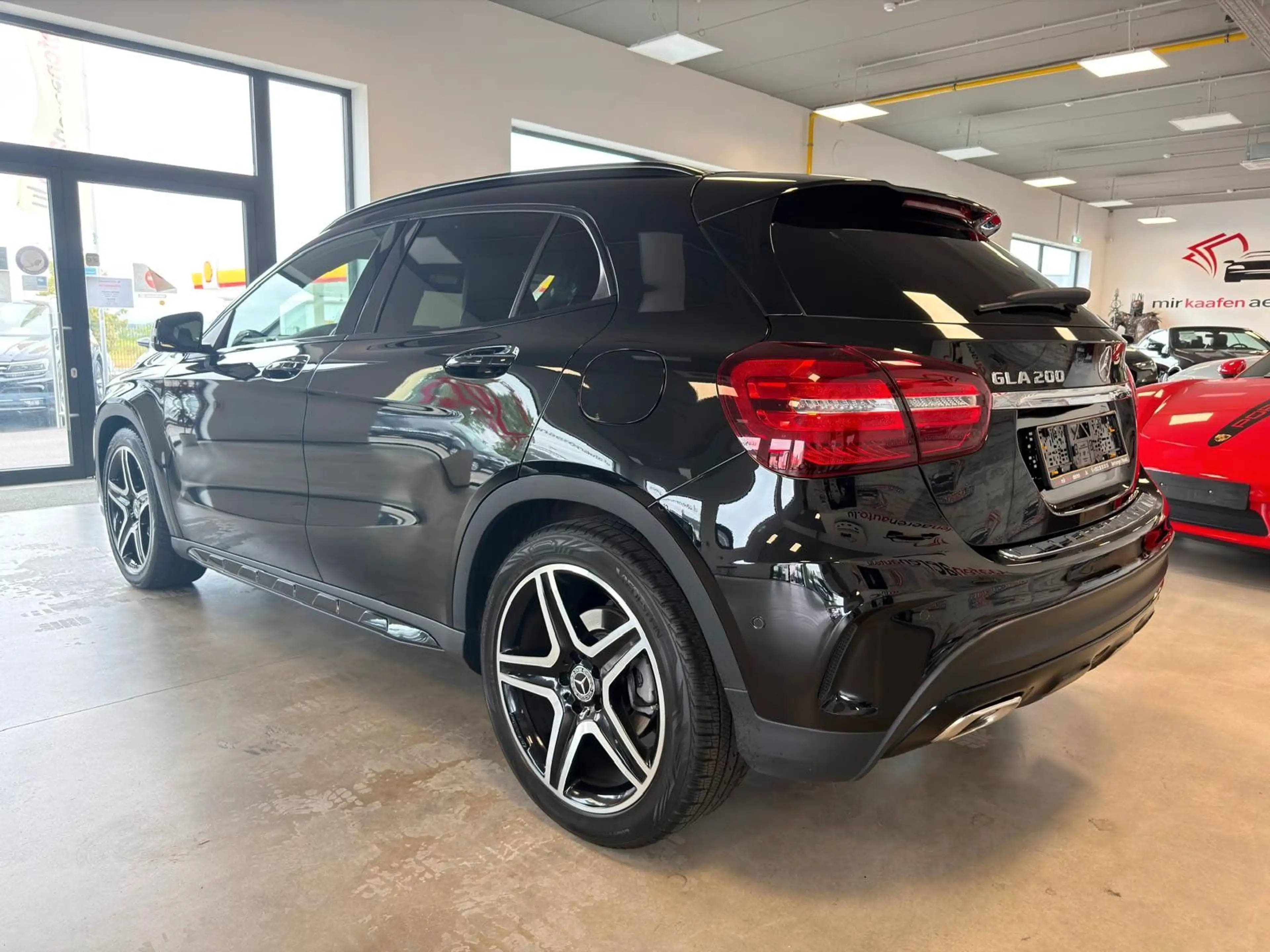 Mercedes-Benz GLA 200 AMG-Line*NAVI*R-KAM*PANO*SHZ*LEDER* — photo 5