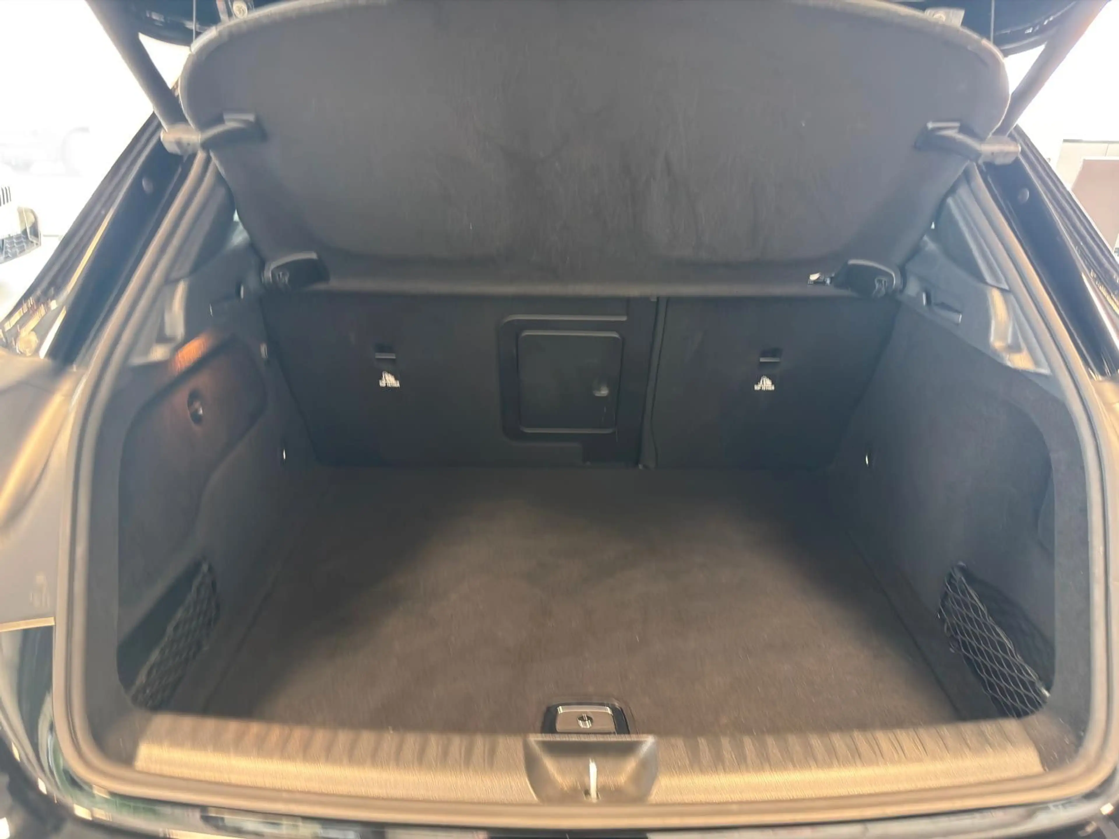 Mercedes-Benz GLA 200 AMG-Line*NAVI*R-KAM*PANO*SHZ*LEDER* — photo 13