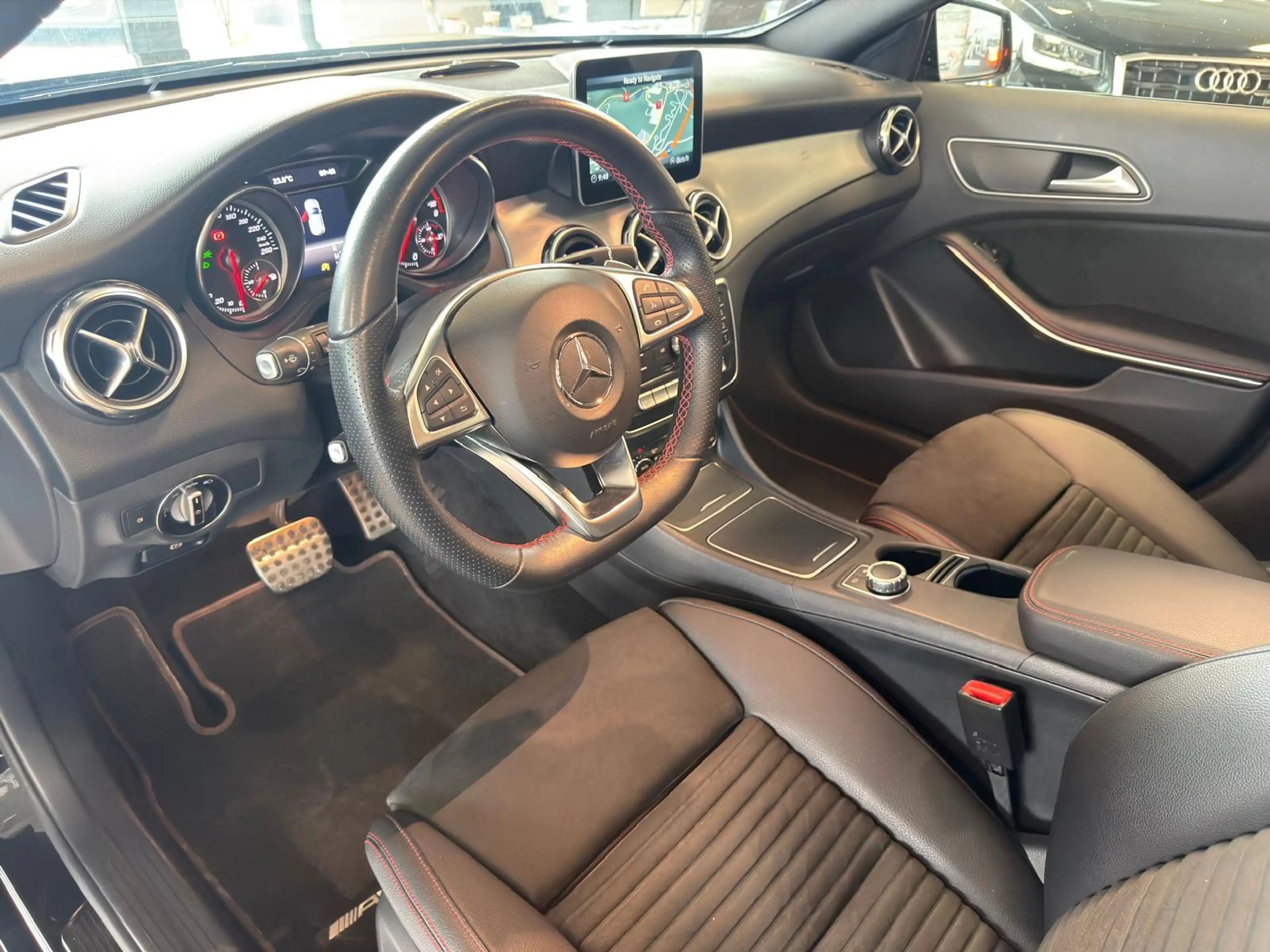 Mercedes-Benz GLA 200 AMG-Line*NAVI*R-KAM*PANO*SHZ*LEDER* — photo 8