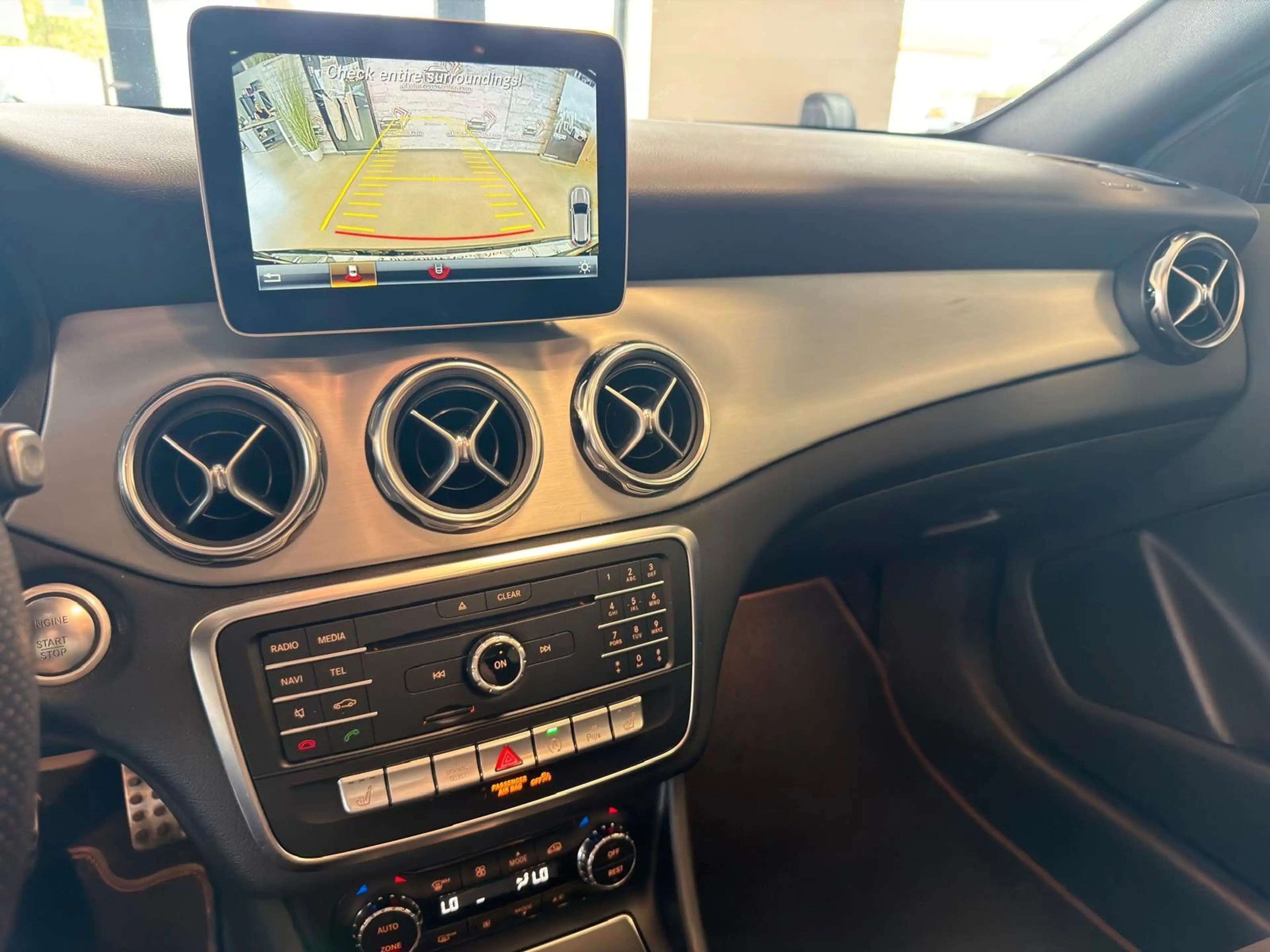 Mercedes-Benz GLA 200 AMG-Line*NAVI*R-KAM*PANO*SHZ*LEDER* — photo 10