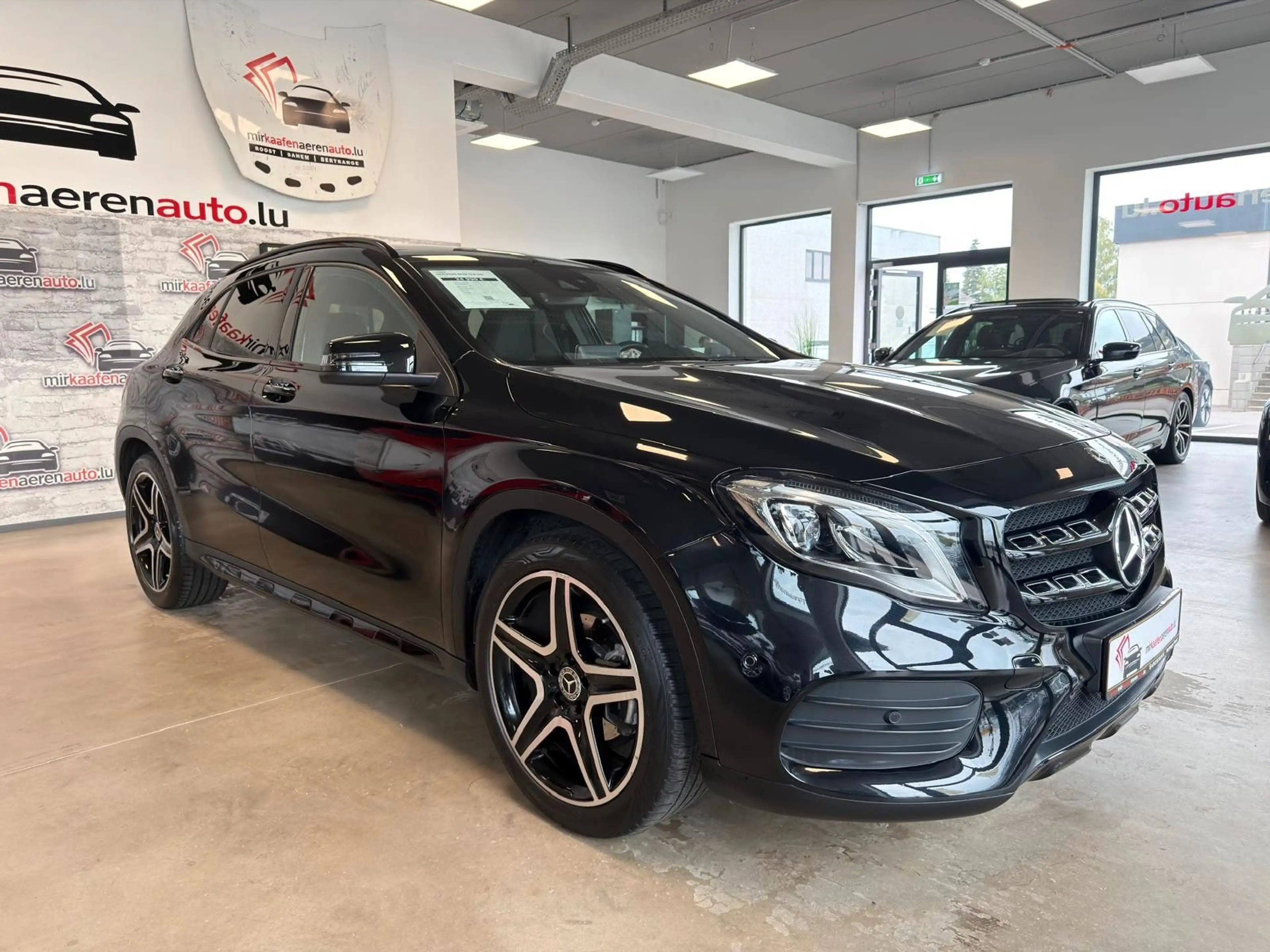 Mercedes-Benz GLA 200 AMG-Line*NAVI*R-KAM*PANO*SHZ*LEDER* — photo 2