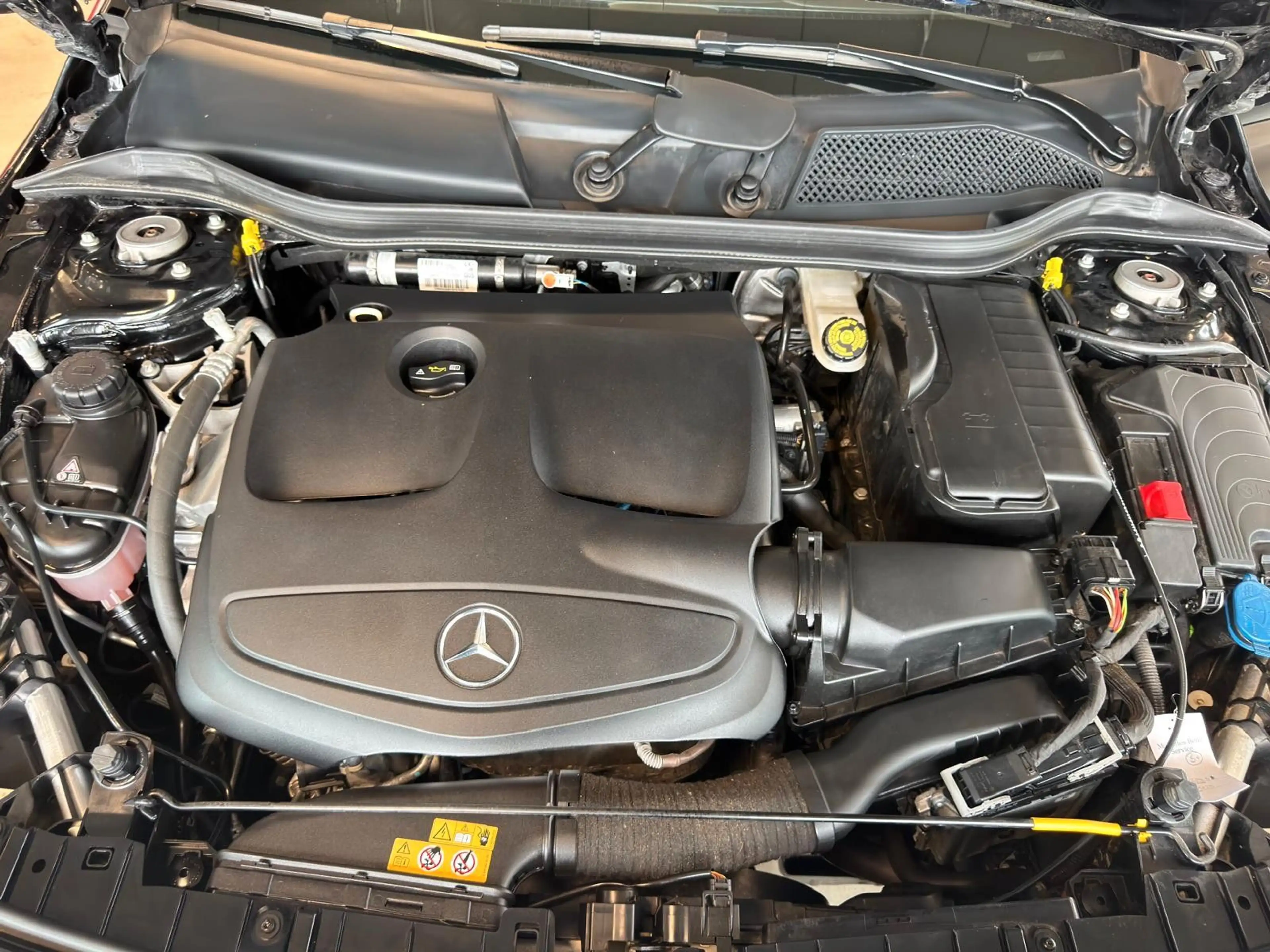 Mercedes-Benz GLA 200 AMG-Line*NAVI*R-KAM*PANO*SHZ*LEDER* — photo 14