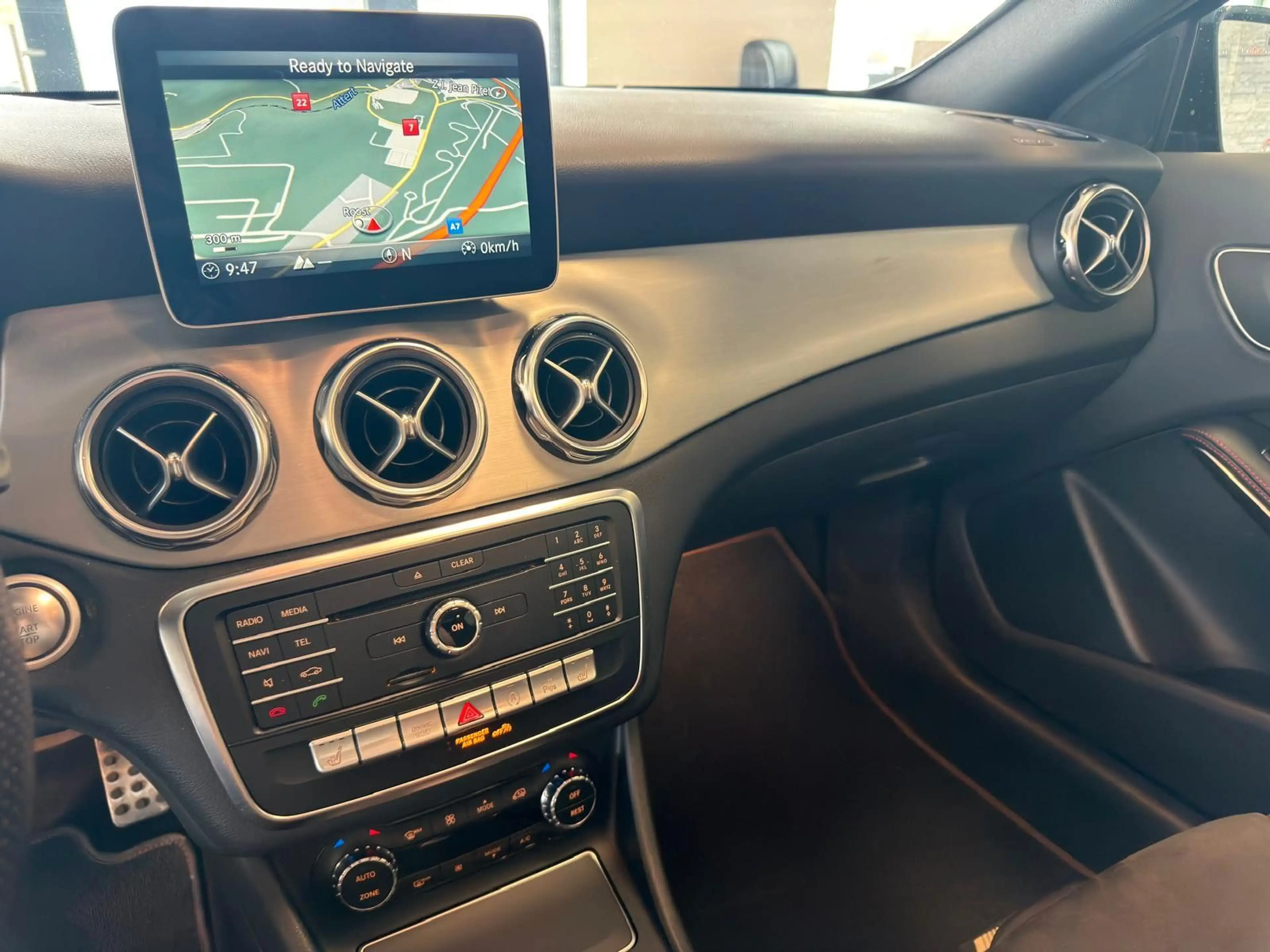 Mercedes-Benz GLA 200 AMG-Line*NAVI*R-KAM*PANO*SHZ*LEDER* — photo 9