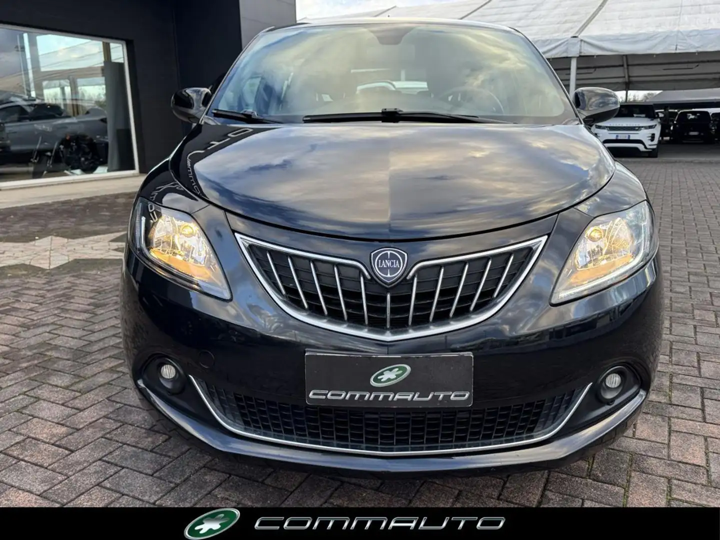Lancia Ypsilon 1.0 FireFly 5 porte S&S Hybrid Gold Negro - 2
