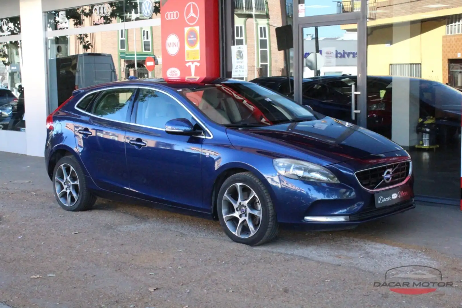 Volvo V40 Cross Country D2 Momentum 120 Azul - 1