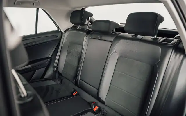 Volkswagen T-Roc view 8