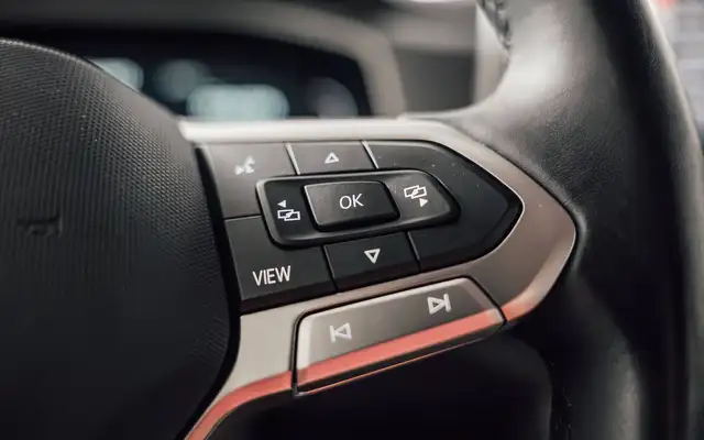 Volkswagen T-Roc view 16