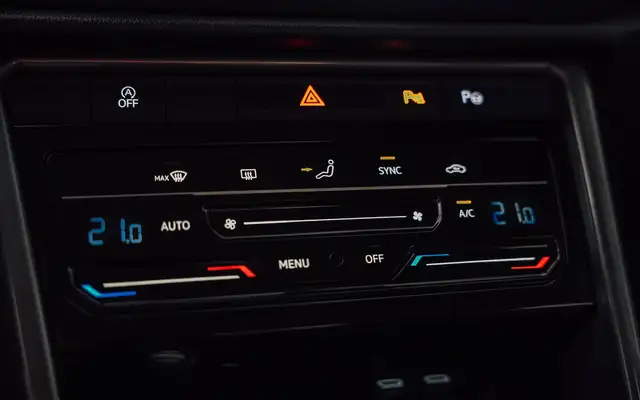 Volkswagen T-Roc view 25