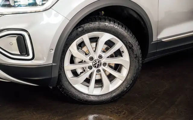 Volkswagen T-Roc view 6