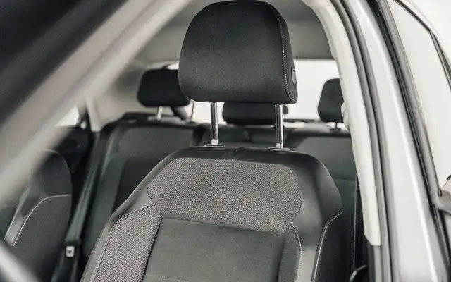 Volkswagen T-Roc view 10