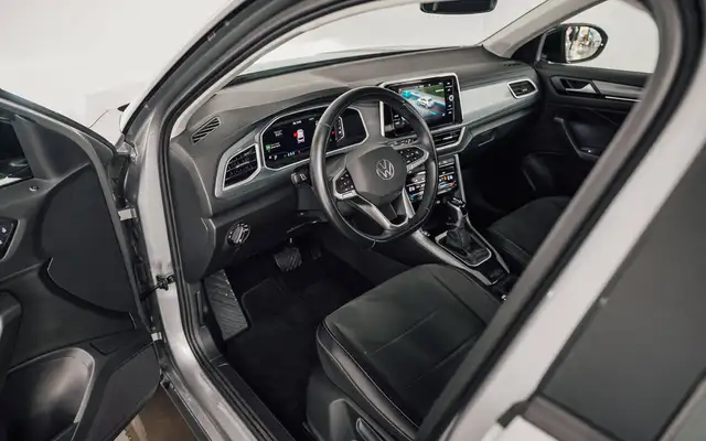 Volkswagen T-Roc view 12