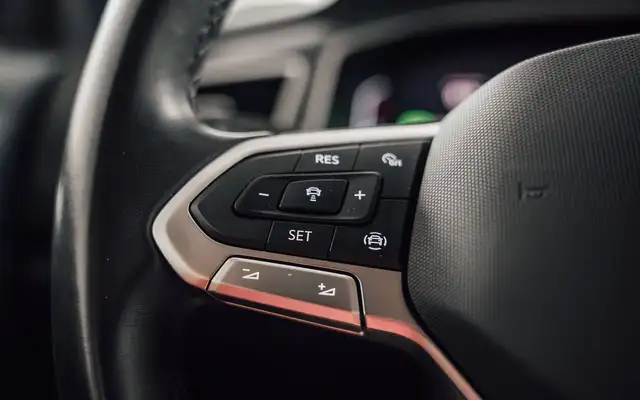 Volkswagen T-Roc view 15