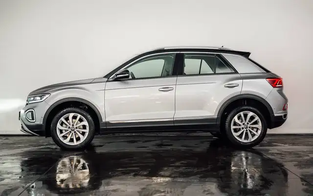 Volkswagen T-Roc view 2